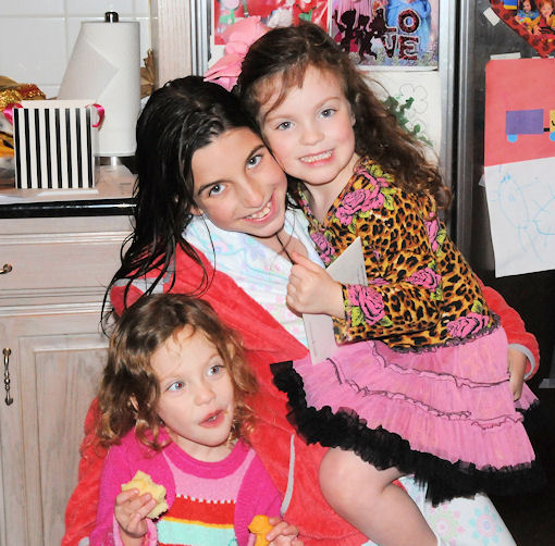 birthday15.jpg.... Lila is 3