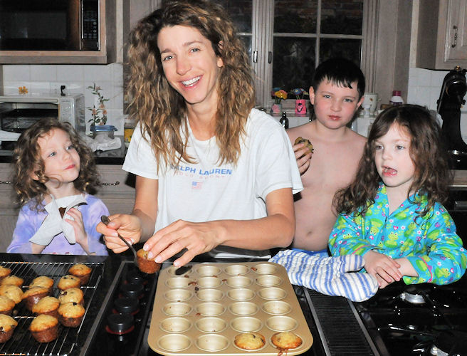 cook.jpg.... Lila is 3