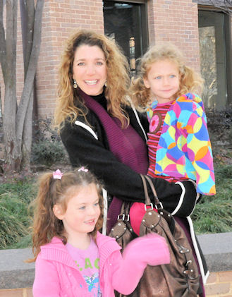 girls.jpg.... Lila is 3