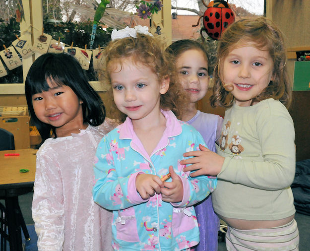 pjparty3.jpg.... Lila is 3