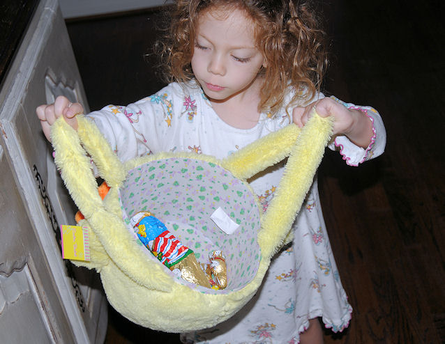 easter10.jpg.... Lila is 3