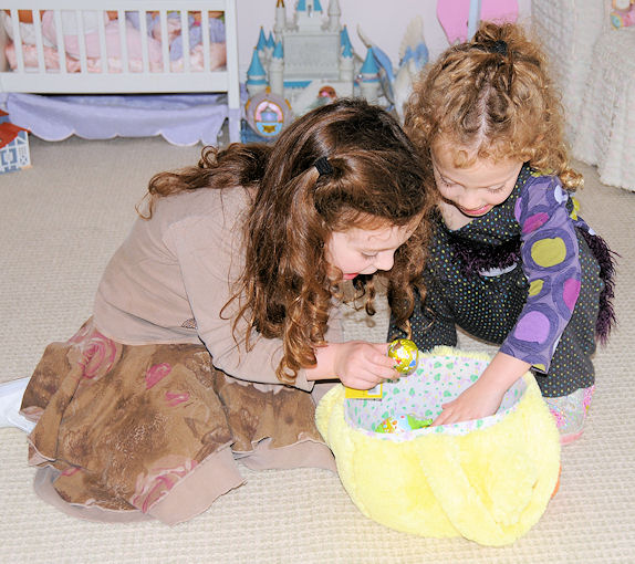 easter8.jpg.... Lila is 3