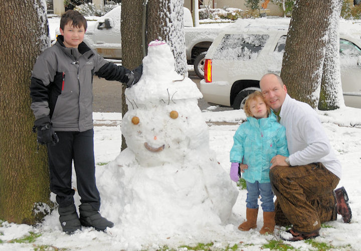 snowman4.jpg.... Lila is 3