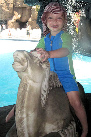 hawaii20.jpg.... Lila is 3