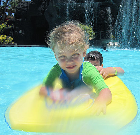 hawaii22.jpg.... Lila is 3