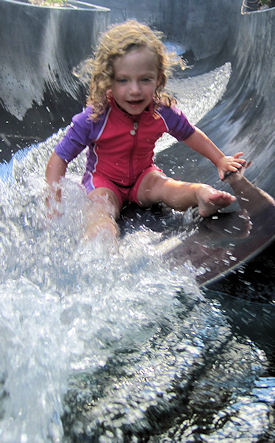 hawaii24.jpg.... Lila is 3