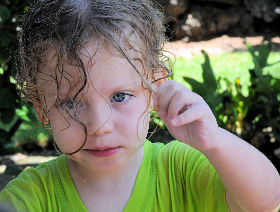 hawaii99.jpg.... Lila is 3