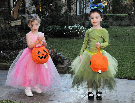 halloween13.jpg.... Lila is 3