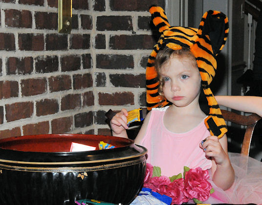 halloween33.jpg.... Lila is 3