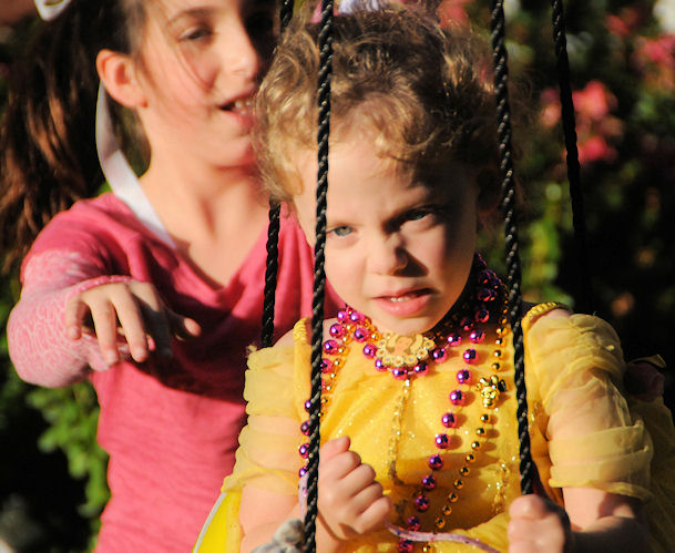 swing2.jpg.... Lila is 3