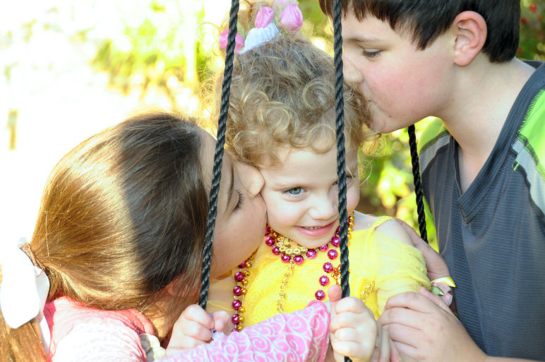 swing4.jpg.... Lila is 3