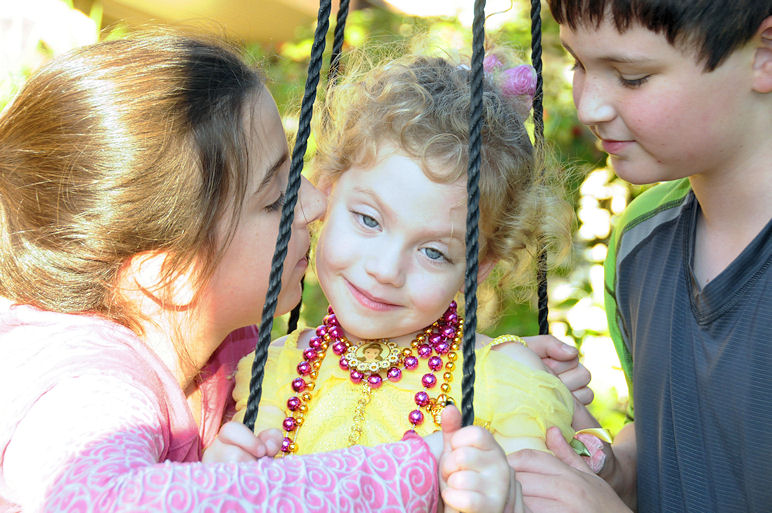 swing5.jpg.... Lila is 3
