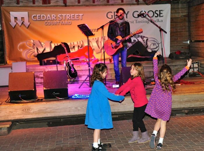 2012-2-023.jpg.... Lila is 3