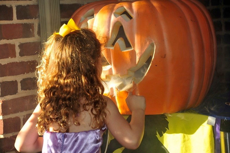 11-oct135.jpg.... Lila is 3